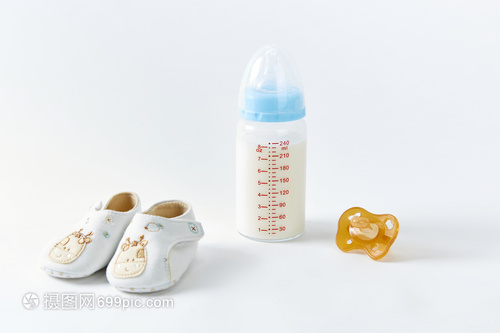 用心呵護，為愛啟航——詳解嬰兒鞋、奶瓶與奶嘴的選購與使用指南
